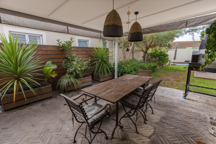 4 Bedroom Property for Sale in Sunningdale Western Cape